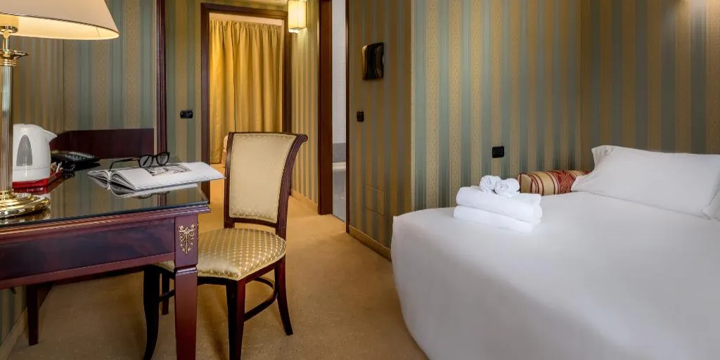 FAMILY ROOM CAPACITY 4 Room, Best Western Cavalieri della Corona, Milan