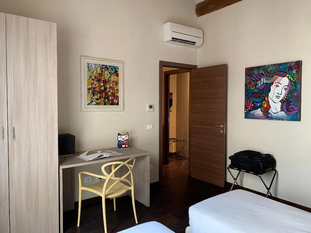 APARTMENT CLASSIC TWO BEDROOMS Room, Florence Art Apartments, Florence