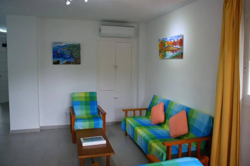 APARTMENT CAPACITY 4 ONE BEDROOM Room, Hamilton Court, Menorca