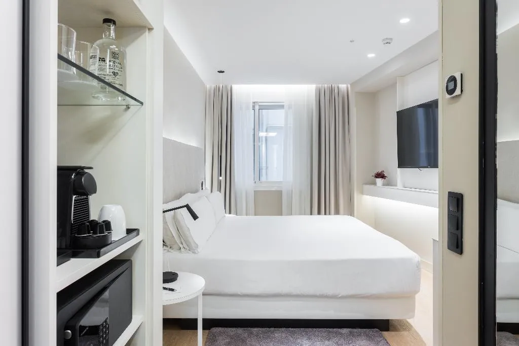 FAMILY ROOM SUPERIOR Room, Royal Ramblas, Barcelona