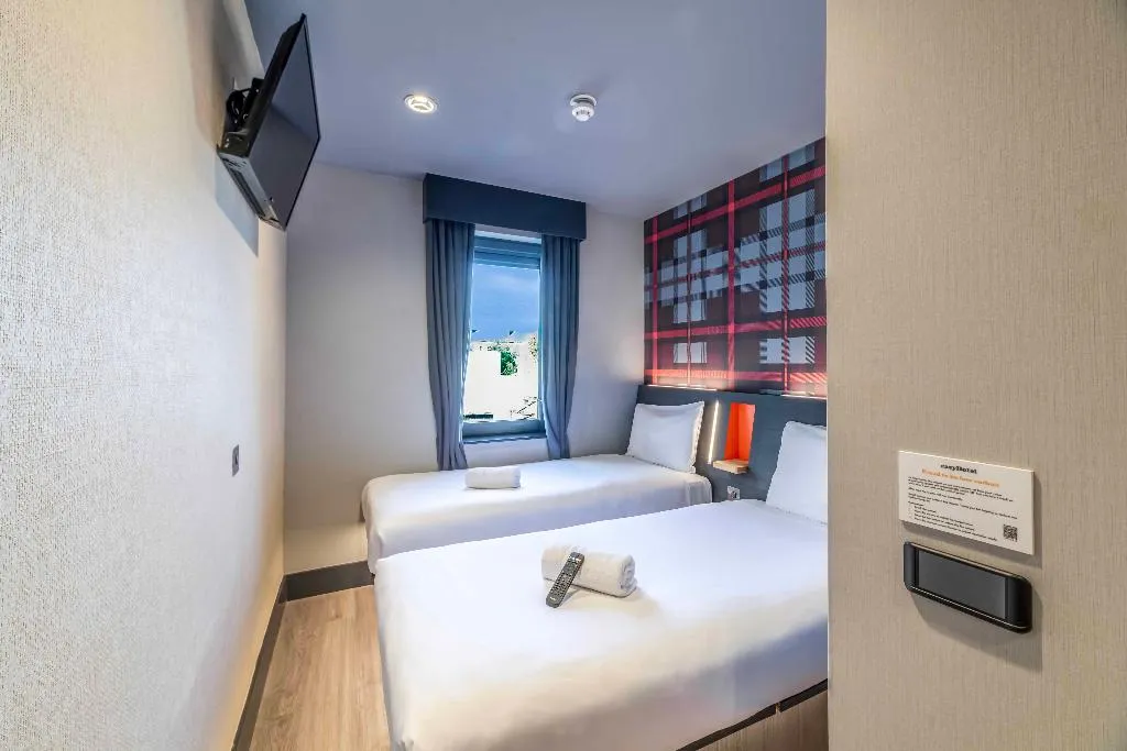 TWIN STANDARD Room, easyHotel Dublin City Centre, Dublin