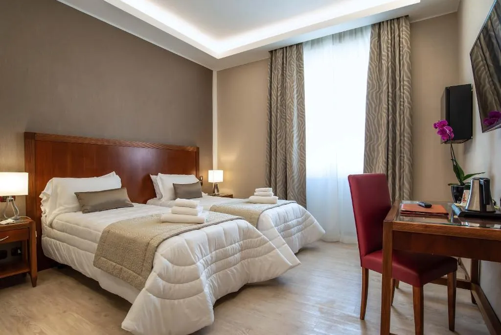 Double or Twin DELUXE Room, Genova, Rome