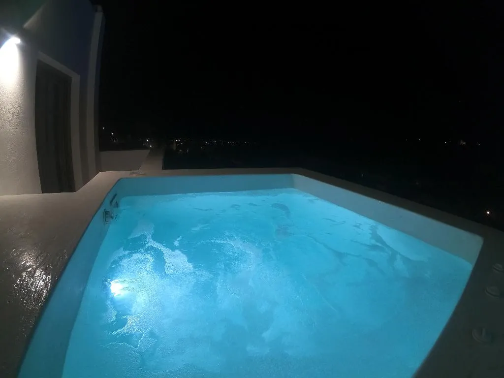 SUITE WITH JACUZZI Room, Amphitrite Suites Santorini, Santorini