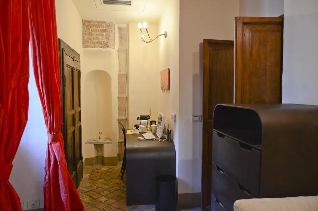 Room, Residenza Torre Colonna, Rome