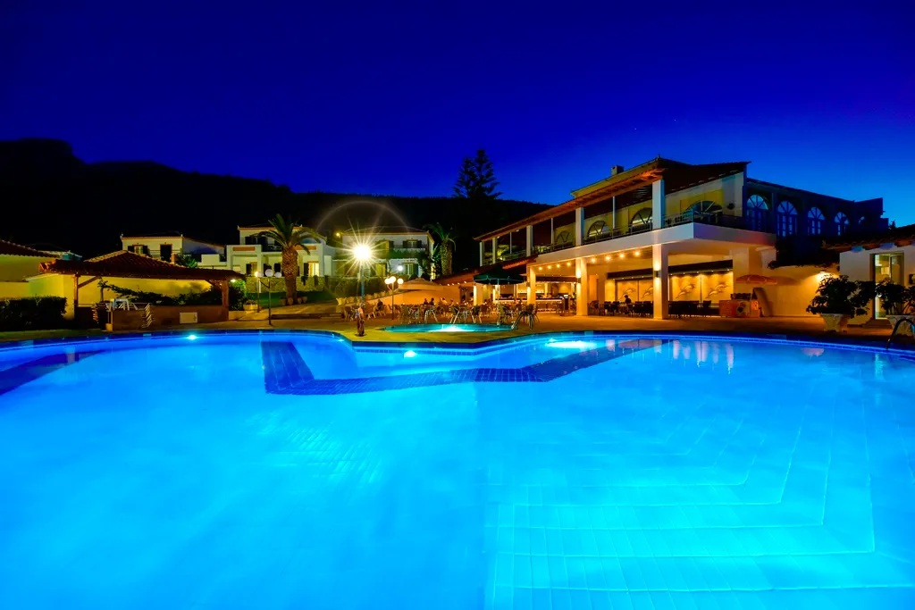 Pool, Arion, Samos