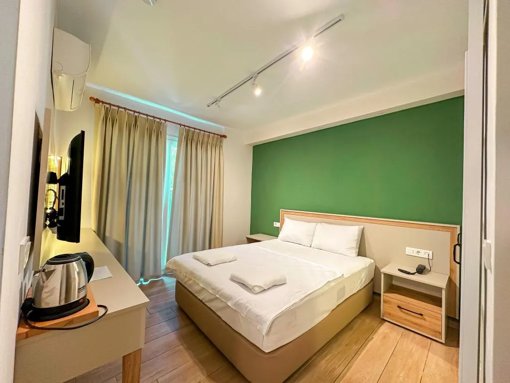 Room, Sema, Dalaman
