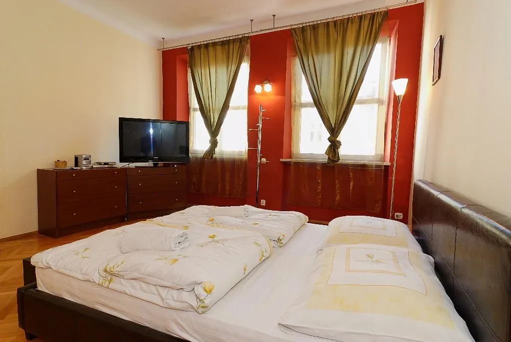 APARTMENT CAPACITY 4 ONE BEDROOM Room, P&J Tourist Apartments, Krakow