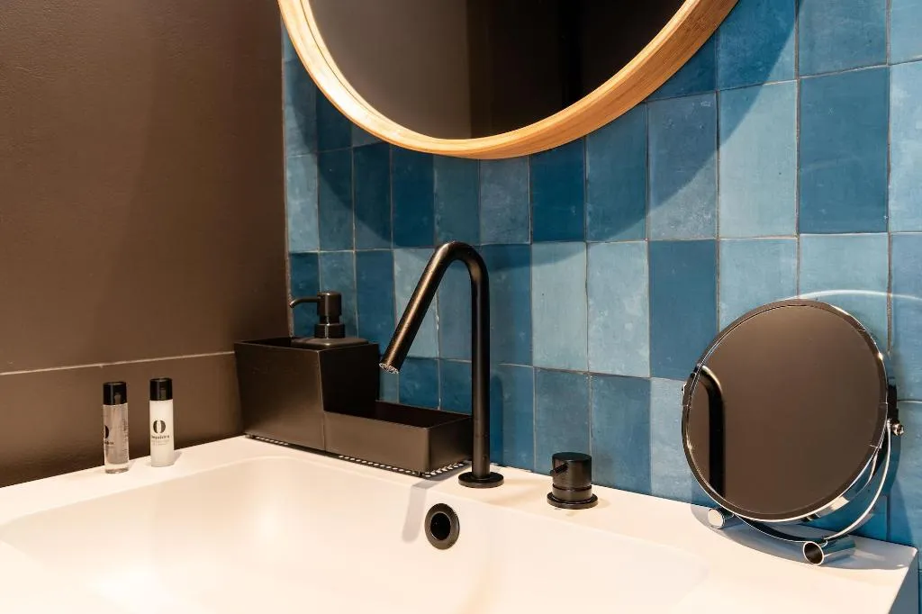 Room, Welldone Quality-Crystal Pool, Seville