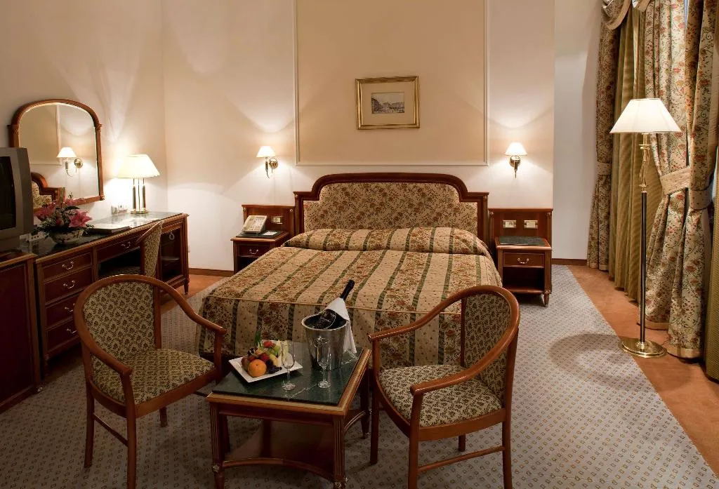 Room, Ambassador Zlata Husa, Prague