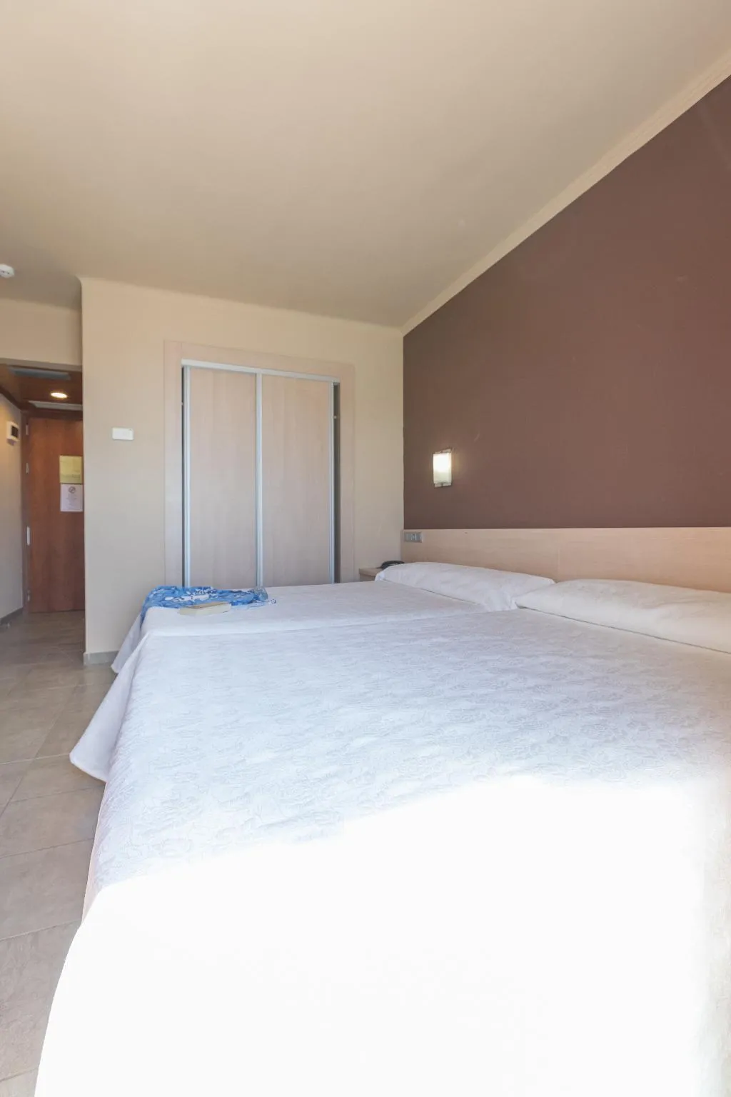 TRIPLE WITHOUT BALCONY Room, Tossa Beach Center, Costa Brava