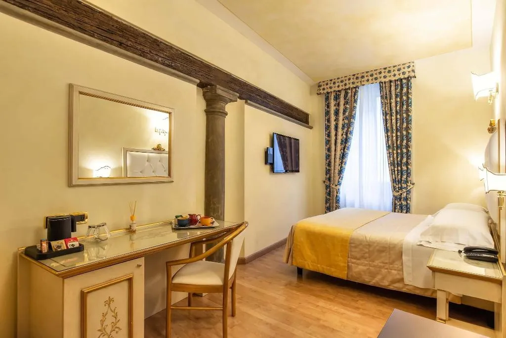 DOUBLE STANDARD Room, Alba Palace, Florence