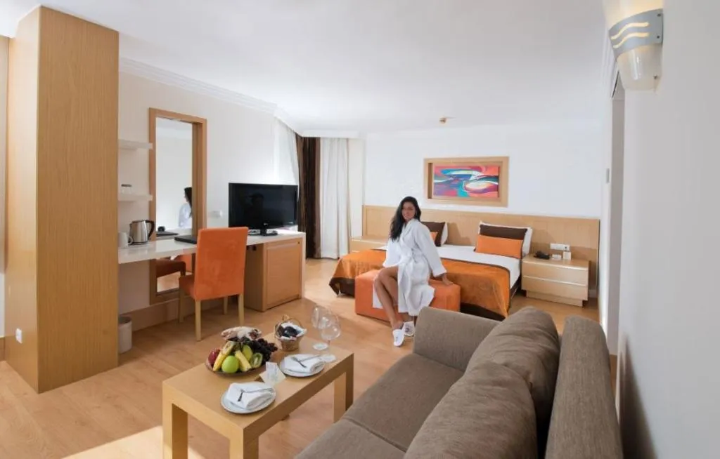 SUITE WITH JACUZZI Room, Limak Limra Hotel & Resort, Antalya