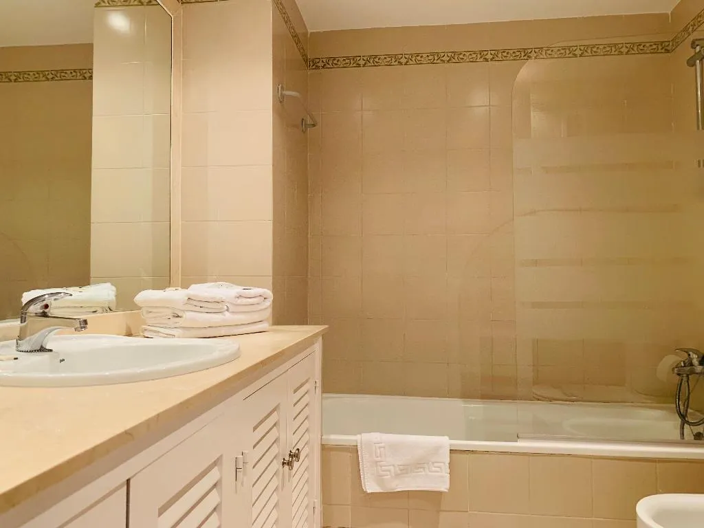 APARTMENT THREE BEDROOMS Room, Apartamentos El Porton, Costa Del Sol