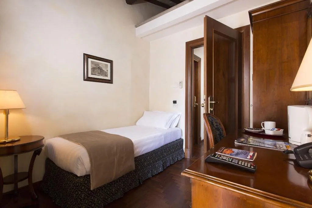 Room, Teatro Pace 33, Rome