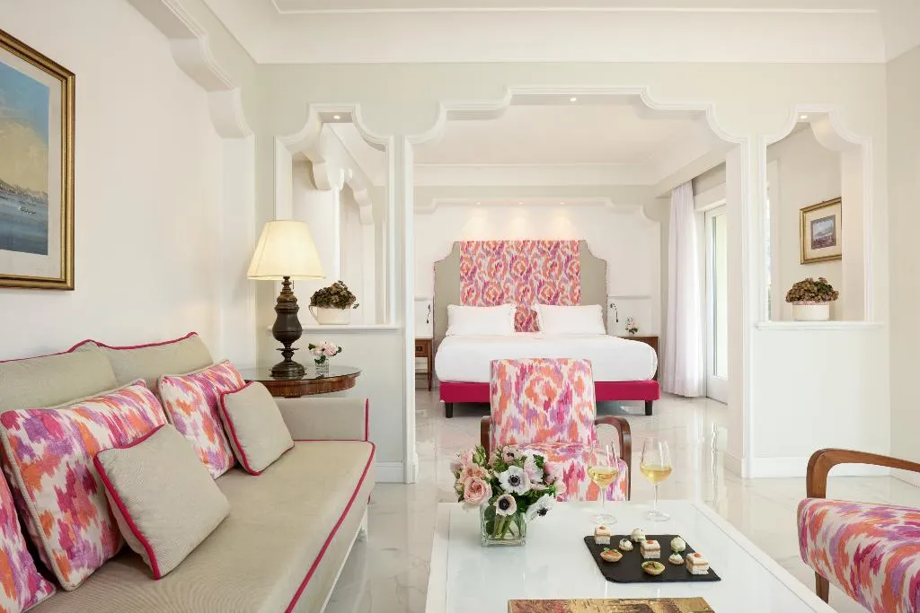 SUITE WITH JACUZZI WITH VIEWS Room, Grand Hotel Royal, Naples