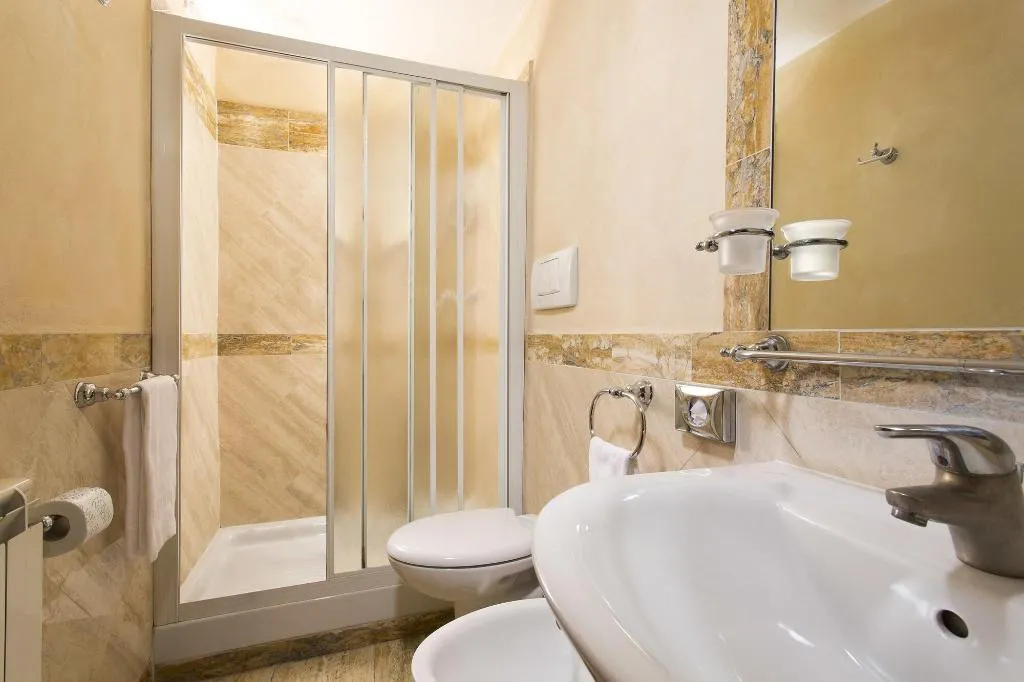 Room, Teatro Pace 33, Rome