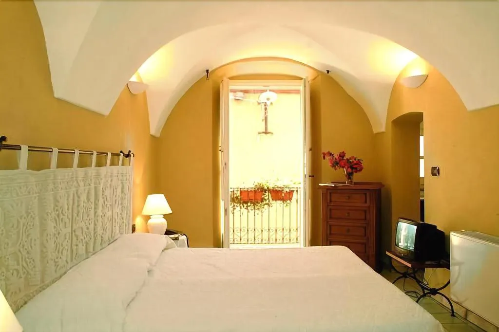 Room, Corte Fiorita, Alghero