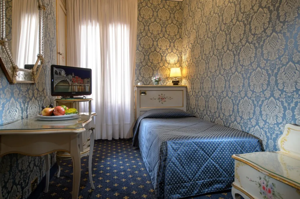 SINGLE CLASSIC Room, Rialto Hotel, Venice