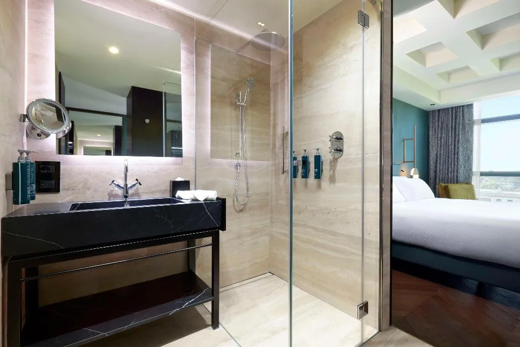 DOUBLE DELUXE KING BED Room, Hilton Rome Eur La Lama, Rome