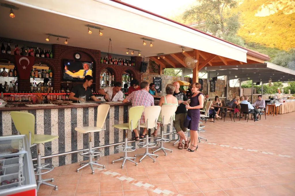 Bar, Belcehan Deluxe, Dalaman