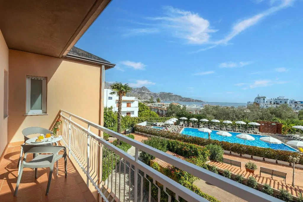 STUDIO WITH BALCONY Room, Residence Villa Giardini, Taormina