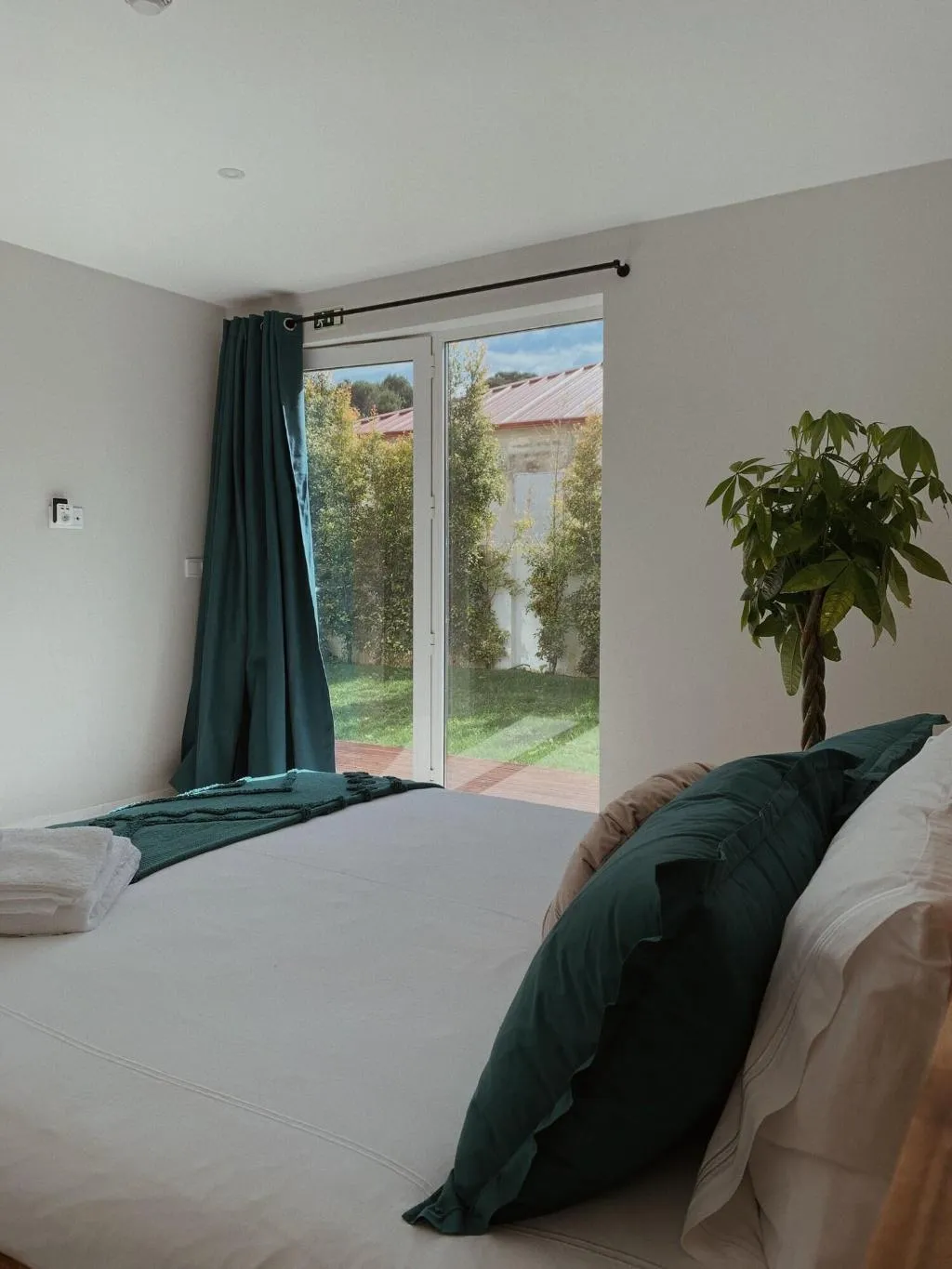 Room, Luna House, Lisbon