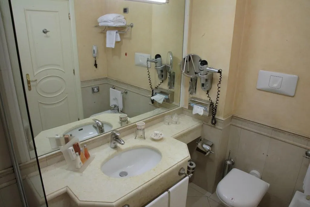 TRIPLE TWO BEDS Room, Palazzo Alabardieri, Naples