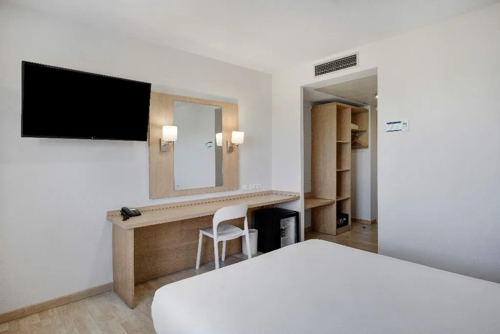 DOUBLE SINGLE USE STANDARD Room, B&B HOTEL Madrid Las Rozas, Madrid