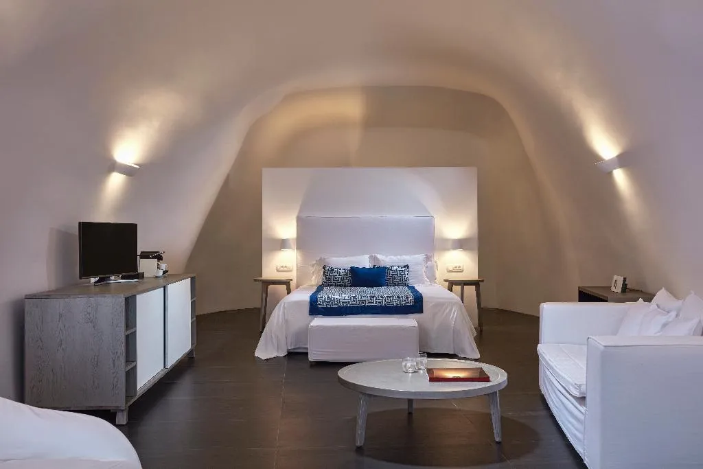 SUITE WITH PRIVATE POOL Room, Katikies Chromata Santorini - The Leading Hotels, Santorini