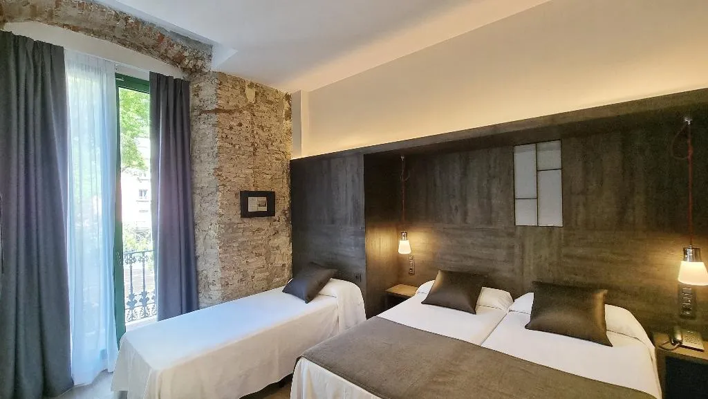 TRIPLE WITH VIEWS Room, Hotel Sant Agusti, Barcelona