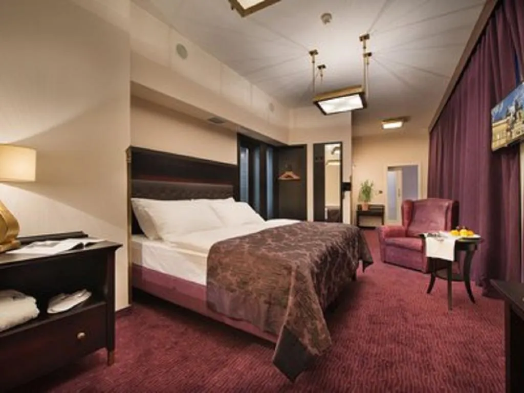 JUNIOR SUITE WITH TERRACE Room, EA Hotel Royal Esprit, Prague