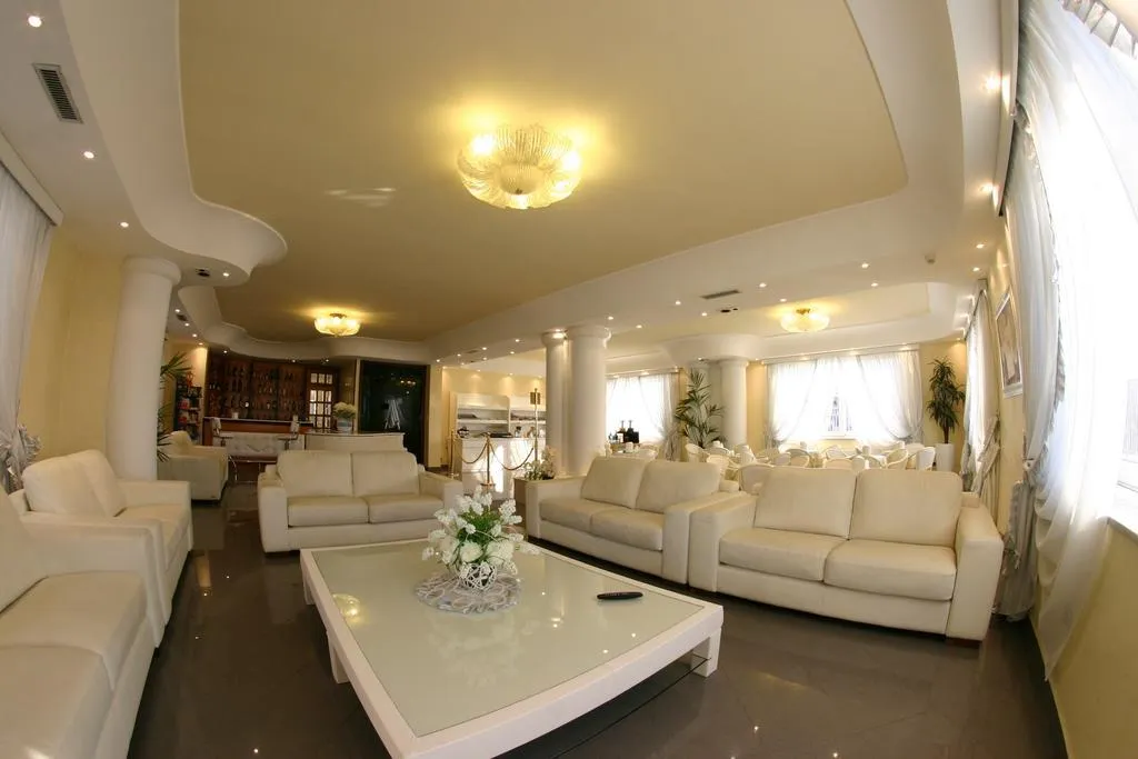 Lobby, Luxor Hotel, Naples