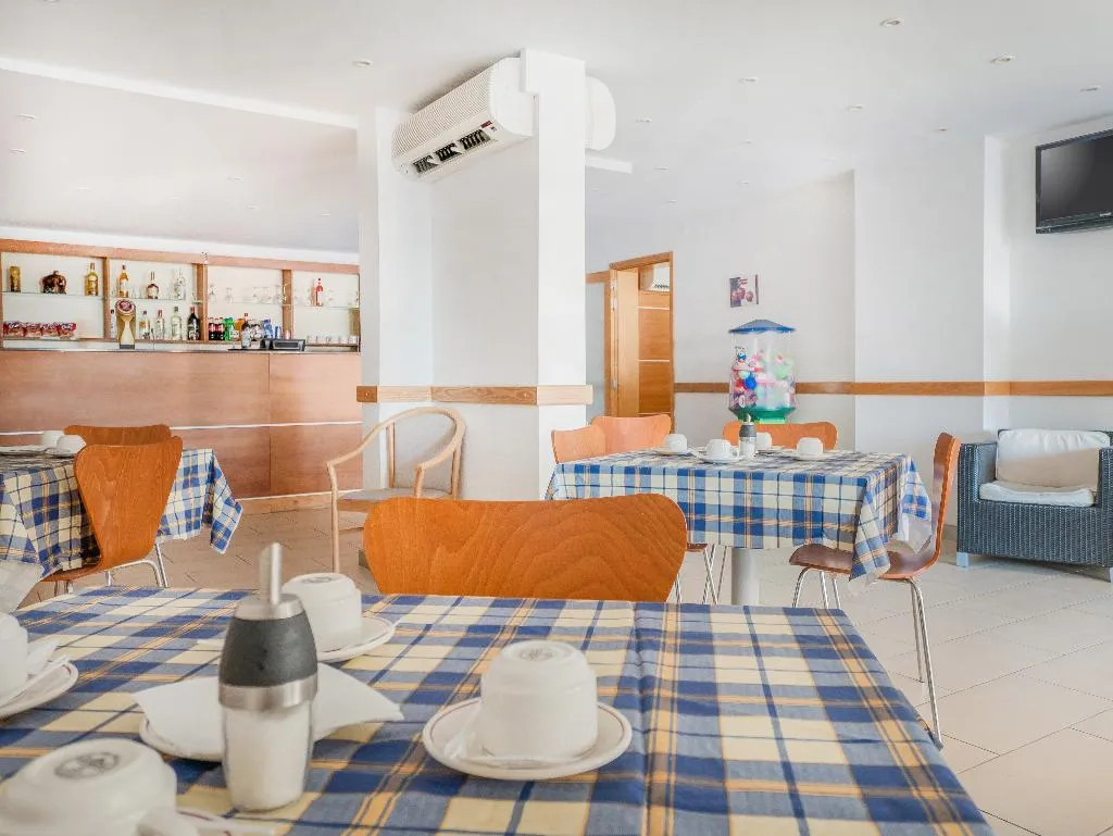 Bar, Qawra Point Holiday Complex, Malta