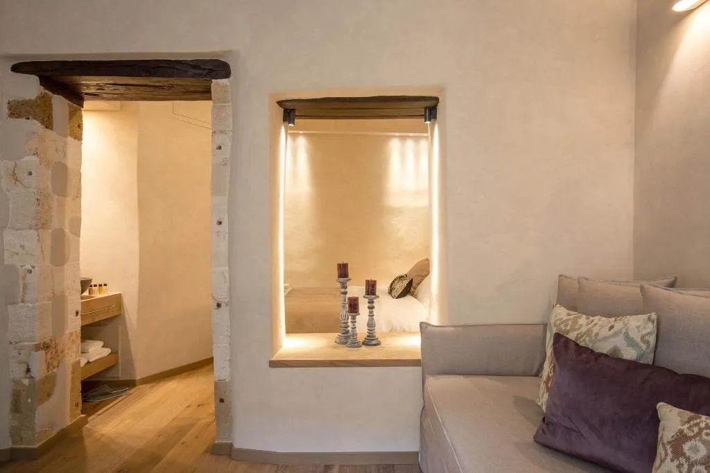 Room, J&G Suites, Crete