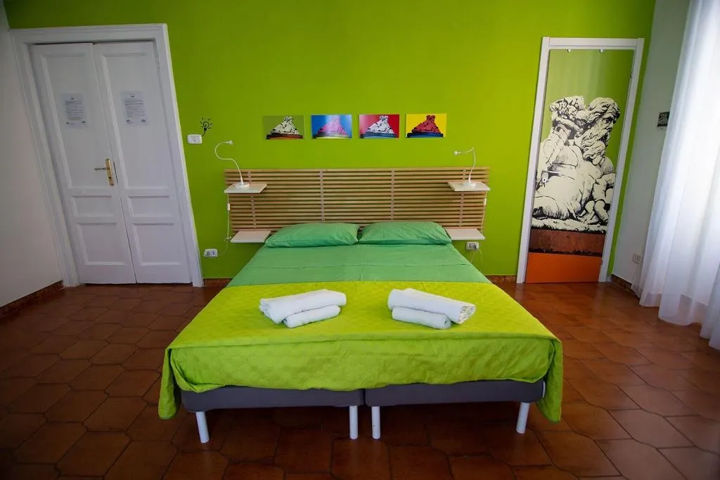 Room, B&B Tarumbò, Naples