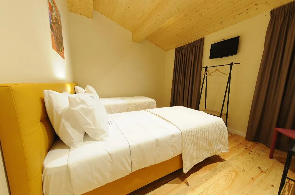 Double or Twin TWO BEDS Room, Naya - Downtown Guesthouse, Porto