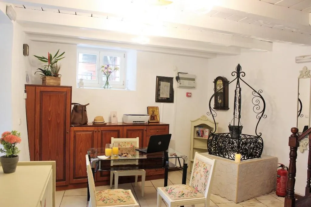 Lobby, Bozzali, Crete