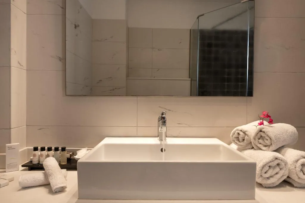 JUNIOR SUITE WITH PRIVATE POOL Room, splendour hotel and suites, Santorini