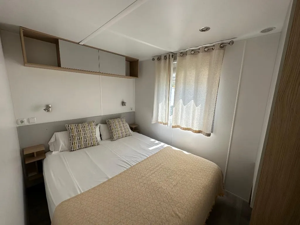 MOBILE HOME THREE BEDROOMS ONE BATHROOM Room, Berga Resort - The Mountain - Wellness center -SPA, Barcelona