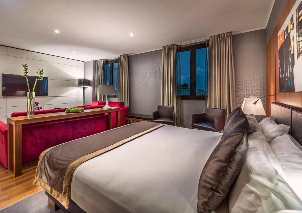 SUITE KING SIZE BED Room, H10 Roma Citta, Rome