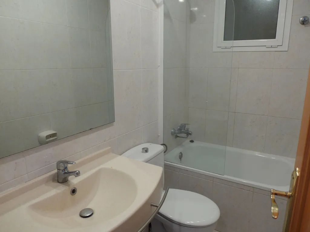 APARTMENT CAPACITY 8 THREE BEDROOMS Room, Goya, Costa Dorada