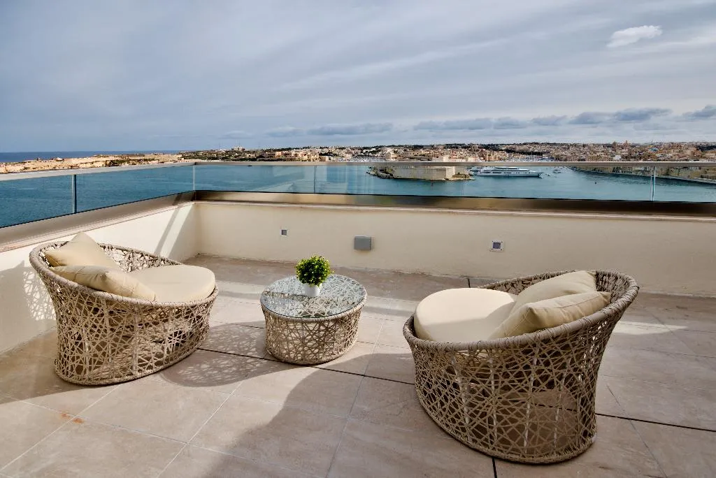 Double or Twin DELUXE WITH JACUZZI Room, The British Suites, Malta