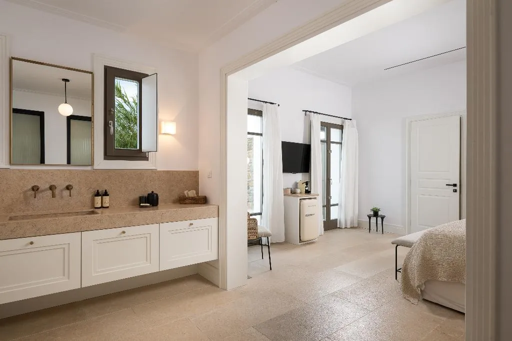 SUITE WITH JACUZZI Room, Bonzoe Suites & Villas, Mykonos