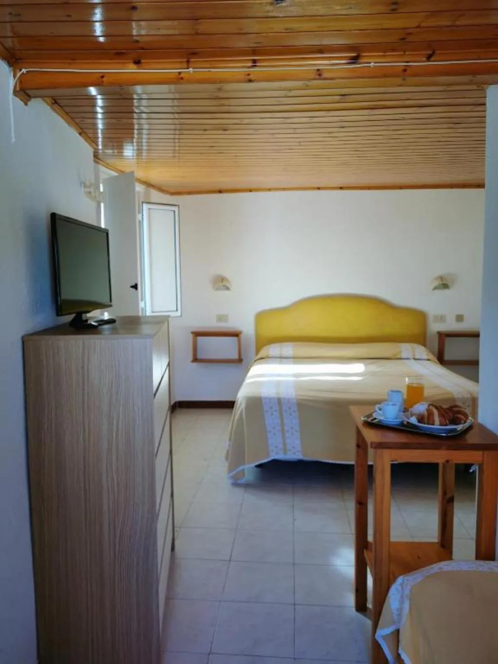 QUADRUPLE STANDARD Room, La Maggioressa, Naples