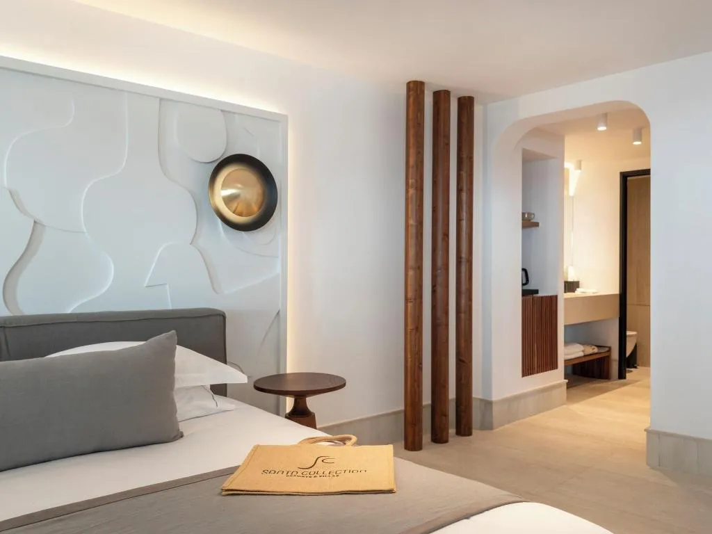SUITE WITH JACUZZI Room, Santo Pure Oia Suites and Villas, Santorini