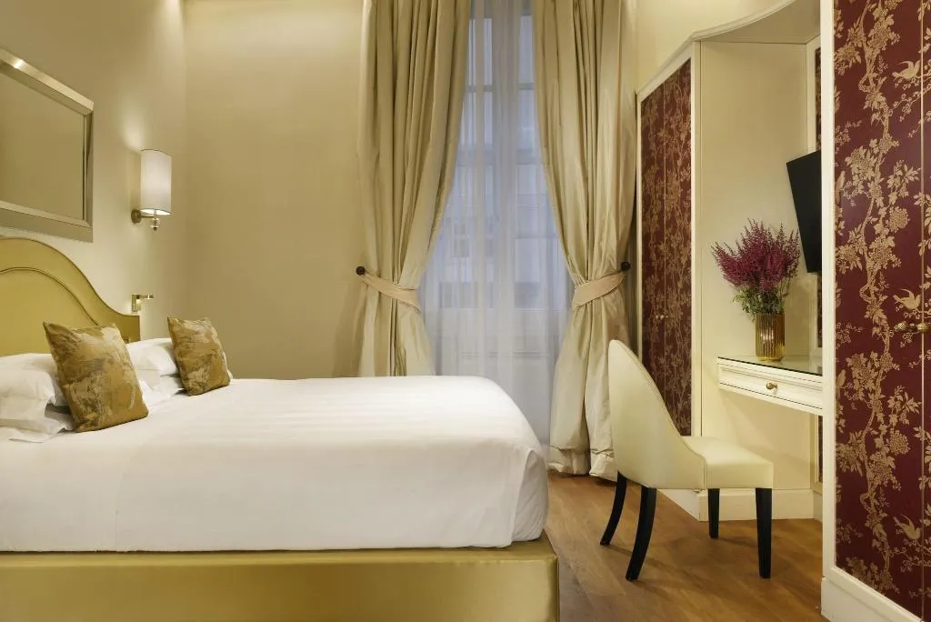 JUNIOR SUITE WITH VIEWS Room, San Firenze Suites And Spa, Florence