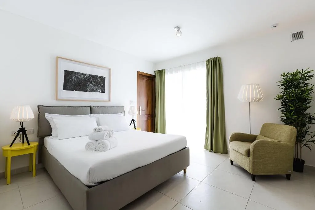 Room, Two Pillows Boutique Hostel, Malta