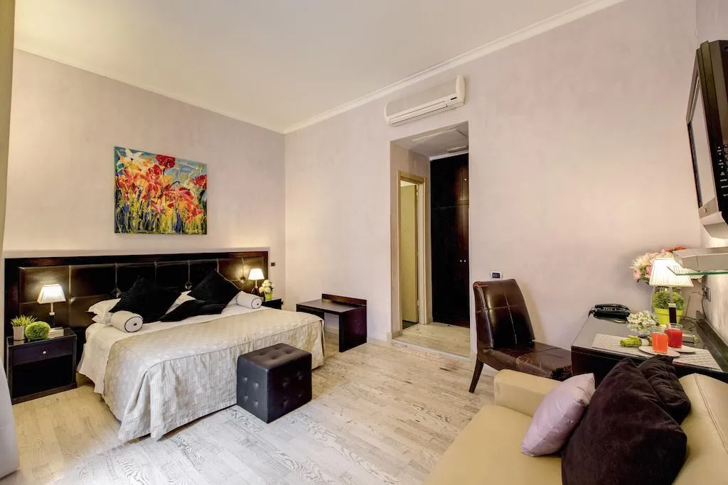 Room, Le Petit, Rome