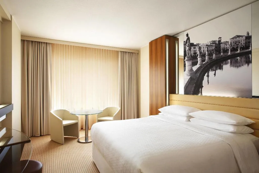 Room, Sheraton Padova Hotel & Conference Center, Venice