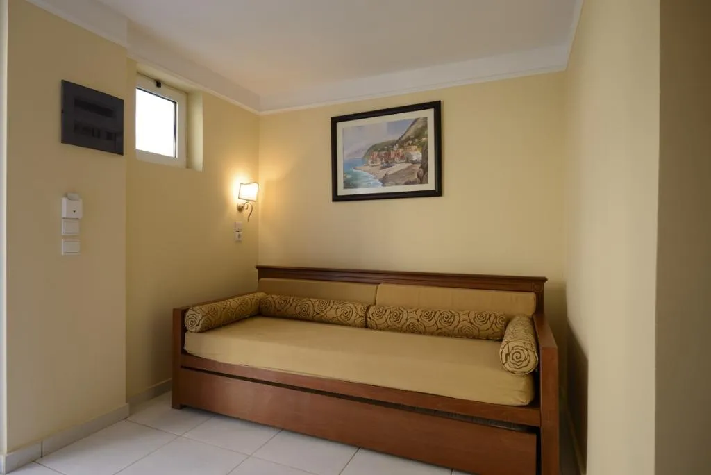 SUITE WITH PRIVATE POOL Room, Vantaris Palace, Crete